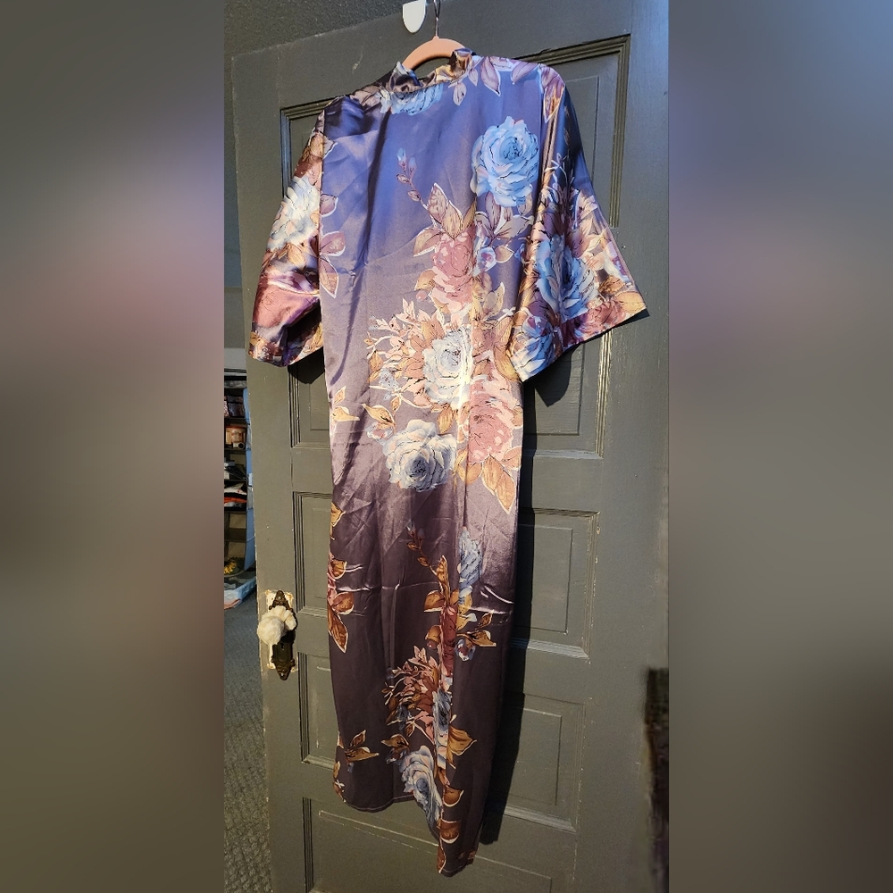 NWT Floral Kimono Robe - Picture 2 of 11